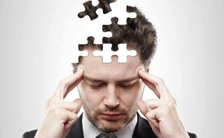 Фотография портрета человека с четко выраженным лицом и головой.