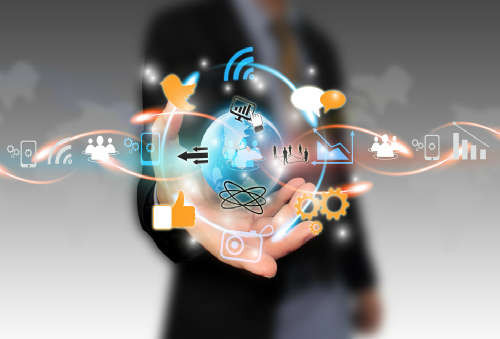 Свет во Вселенной: человек изучает астрономию за пределами Земли.