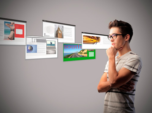 Рекламный постер с фотопортретом взрослого мужчины в очках и футболке.