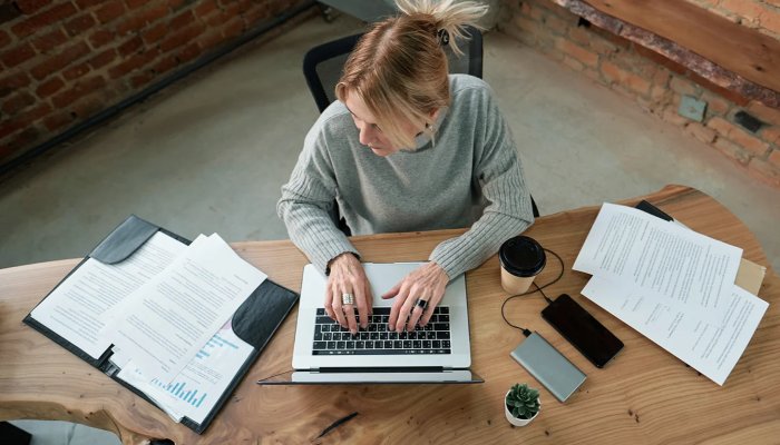 Что такое гибридная работа? Узнай о популярном виде занятости!