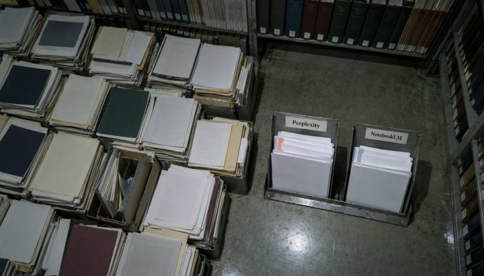 PerplexityかNotebookLMか、探す前と資料が揃った後で使い分ける