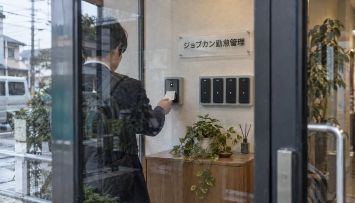ジョブカンかKING OF TIMEか、10人では最低料金が効く