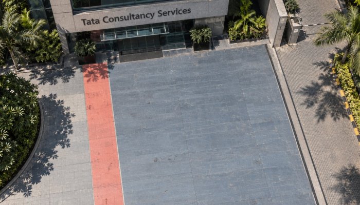 TCS की AI राजस्व-दर 3.1 अरब USD—कुल वृद्धि फिर भी एक प्रतिशत से कम