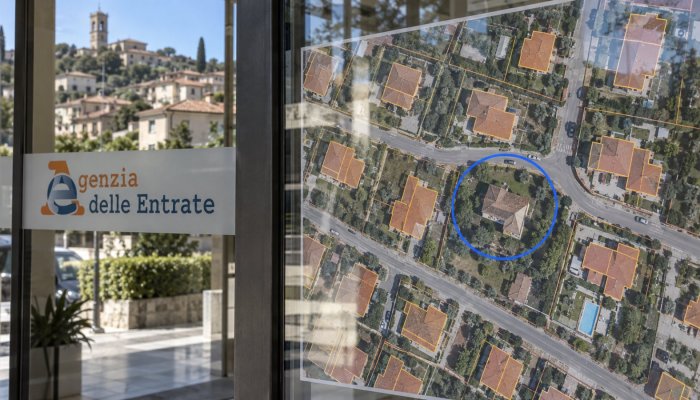 Il Catasto trova le «case fantasma» con l’IA: partono 20mila lettere