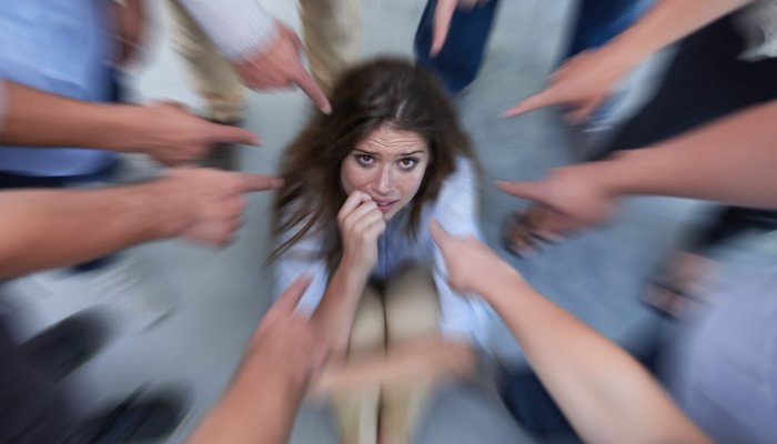 Почему мы так любим осуждать других людей?