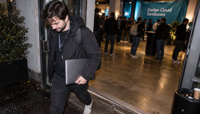 Docker siirsi koodausagentit pilveen – kannettavan voi nyt sulkea