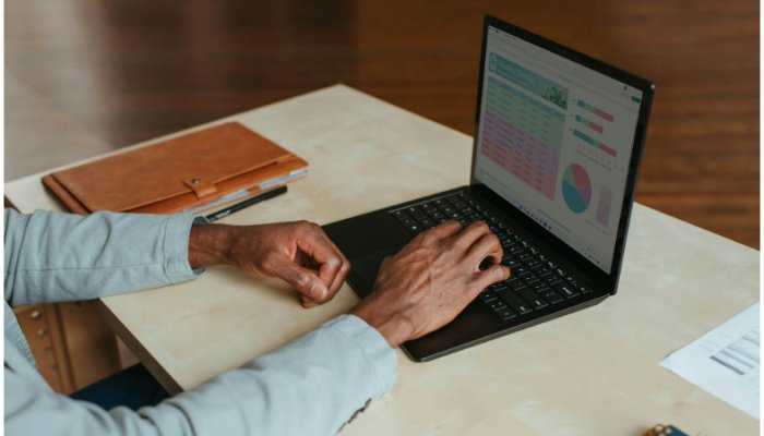 4 Tools that Help Solo Workers Get Paid on Time