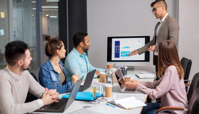 7 Reasons to Hire a Digital Marketing Consultant