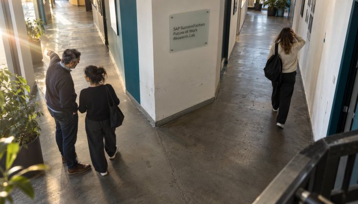 88% променят работата си заради AI — половината остават без насоки