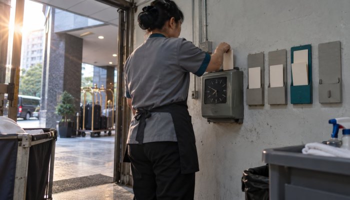 台湾四天连假上班怎么算：周六8小时反而多拿700元