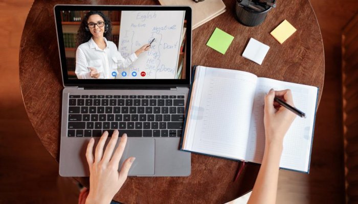 Studying Online? You Need to Download a Blocking App RIGHT NOW!