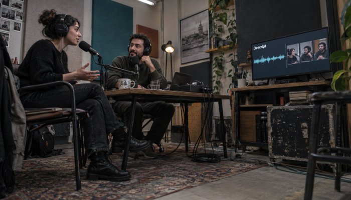 Descript mi Adobe Podcast mı? Metinle kurgu, ücretsiz temizliği geçiyor