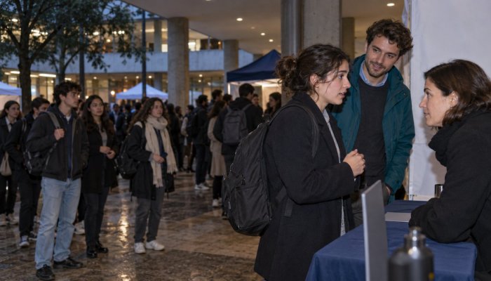 Indeed o LinkedIn: el primer empleo exige volumen o contactos