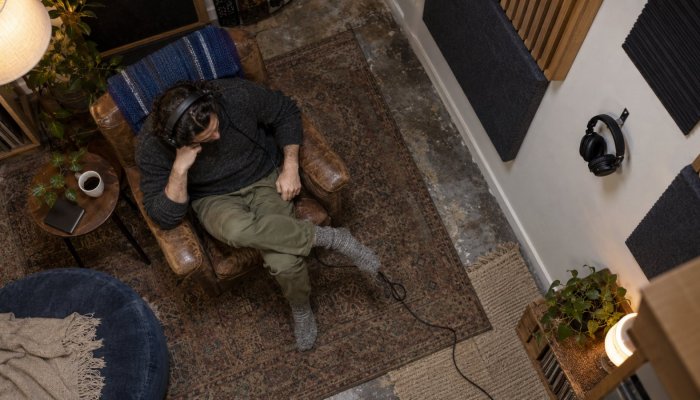 ElevenLabs vai PlayHT: garā audio kvalitāte saduras ar cenas prognozējamību