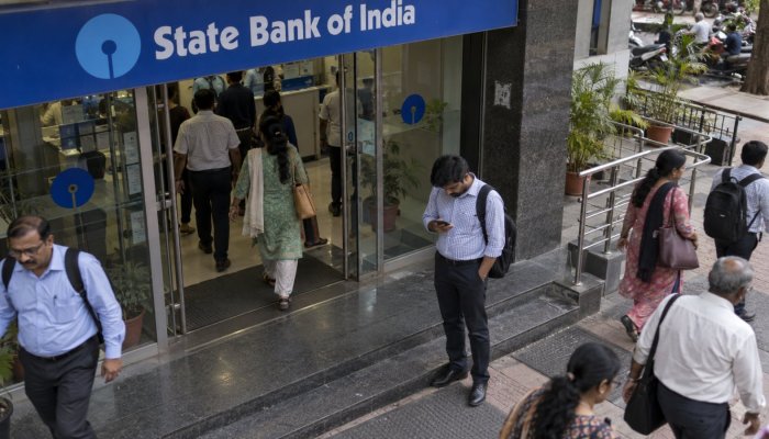 SBI ने 3,897 ग्राहकों को बताया—खाते सुरक्षित, निजी डेटा उजागर