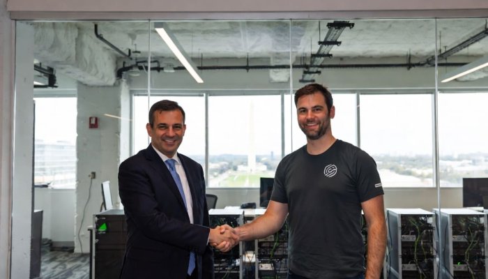 OpenAI накануне IPO нанимает архитектора AI-политики Трампа и изобретателя трансформера из Google