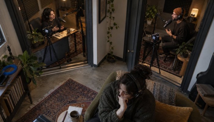 Riverside o Zencastr: il video 4K non decide un podcast audio-first