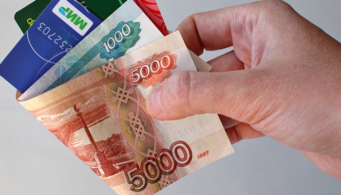 Как получать зарплату на свою карту: меняем зарплатный банк