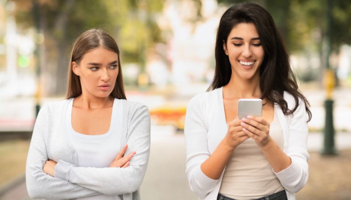 Если вы не хотите поменяться с кем-то жизнью на 100 %, бессмысленно завидовать