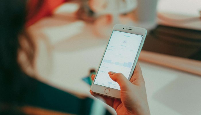 An In-Depth Look at Instagram Stories: Tools, Features, and Uses