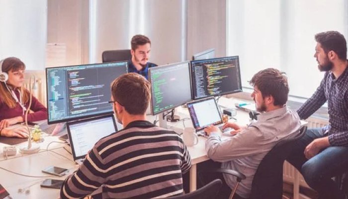 How to Hire The Best Outsourced Development Team for Startups?