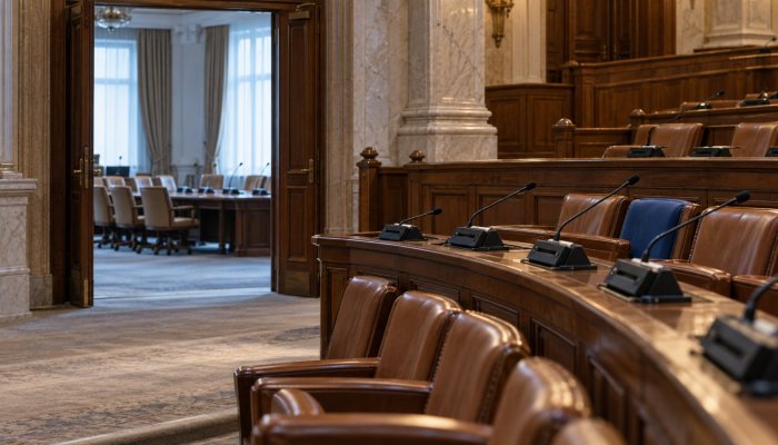 Salariul rămâne ascuns în anunț: proiectul este încă în comisii