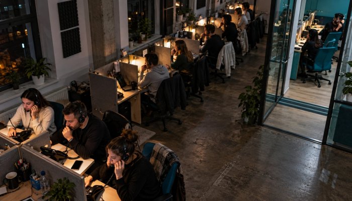 Freshsales sau Zoho CRM: IA inclusă poate costa un plan superior