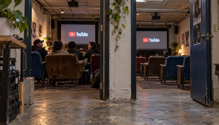 Премьера или обычный выпуск YouTube: чат не обещает больше просмотров