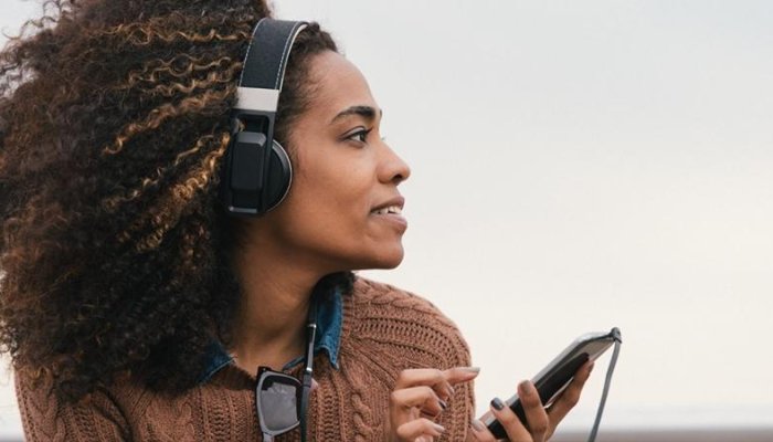 Spotify as Its Own Musician: The Rise of Ghost Tracks and the Fall of Authentic Creativity
