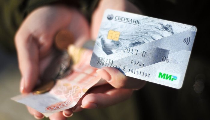 Какую карту выбрать для перевода пенсии: сравнение условий от топовых банков