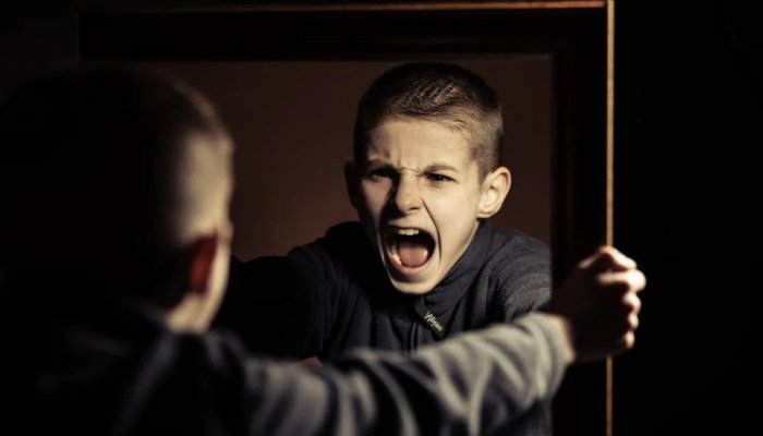 Что такое аутоагрессия и как бороться с саморазрушением у взрослых и детей