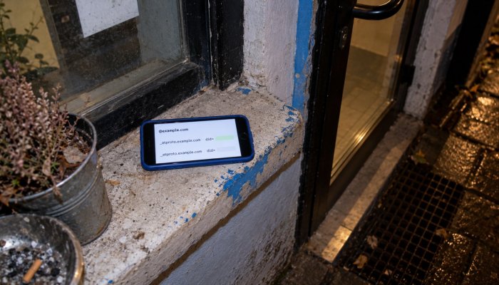 Własna domena w Bluesky potwierdza profil — jeden rekord DNS może ją unieważnić