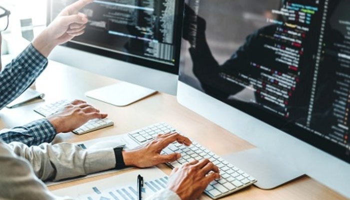 Combining Developer Knowledge With Artificial Intelligence to Improve Software Maintenance