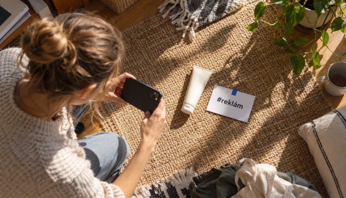Influenszerreklám jelölése: a #reklámnak rögtön látszania kell