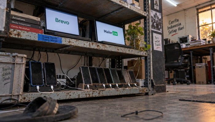 Brevo atau MailerLite: cara tagih berbeda, hasil kirim ikut berubah